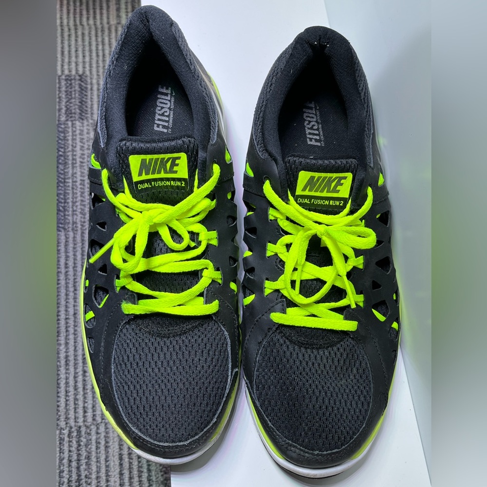 Men’s Nike Dual Fusion Run 2 trainers, size 12 US, black w/ neon yellow accents